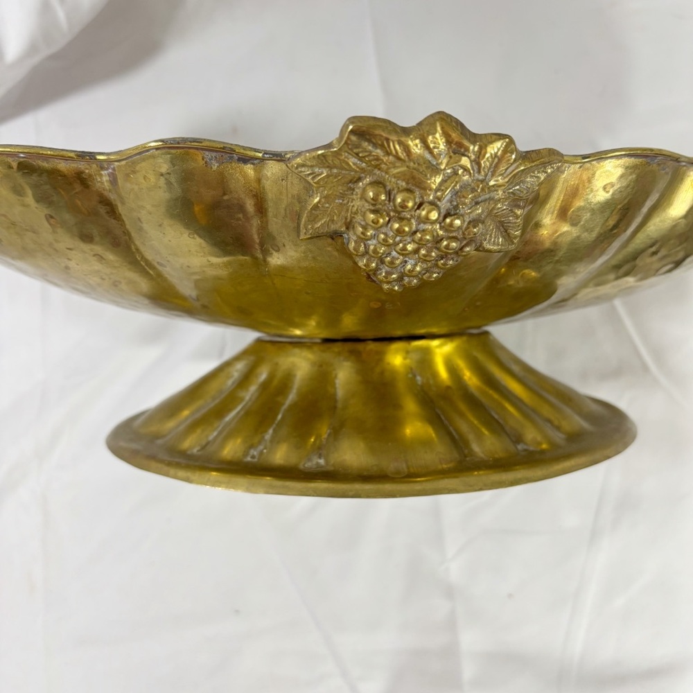 Vintage Large Hammered Brass Console Bowl Centerpiece - Picture 5 of 7